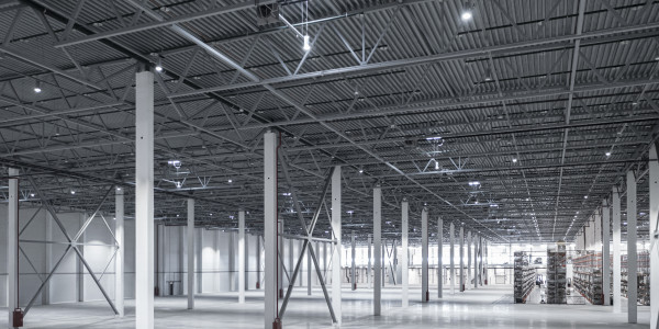 Reformas Integrales de Naves Industriales Malgrat de Mar · Instalación de Iluminación Eficiente