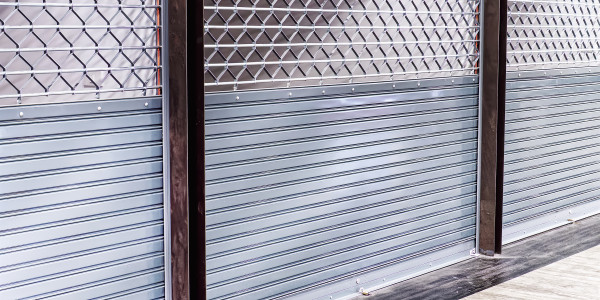 Reformas Integrales de Tiendas y Locales  Comerciales Alella · Instalación de  Ventanas y Persianas Comerciales